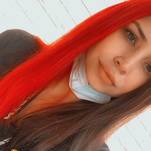 Meet your Posher, Melissa - Picture 1 of 1